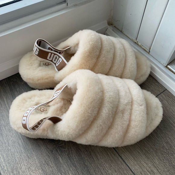 SOLD BRAND New UGG Slippers - Picture 3 of 5